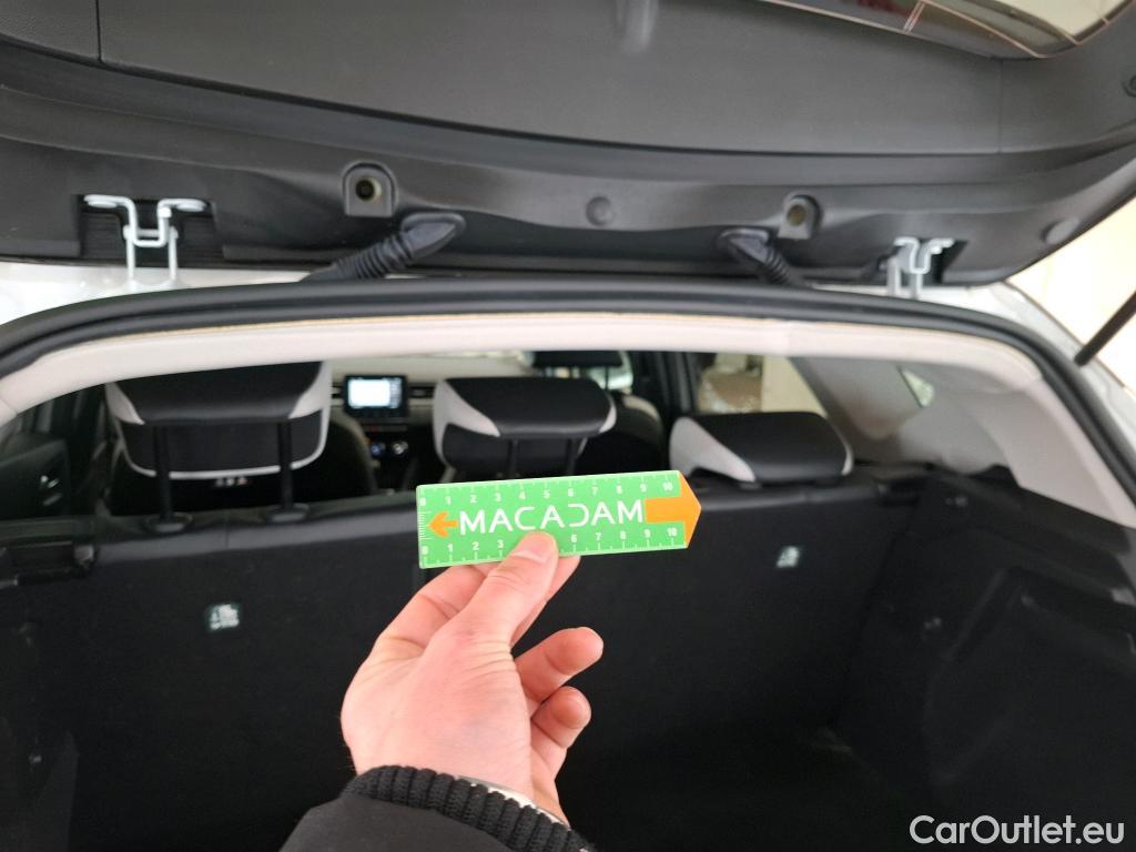  Renault  Captur RENAULT  / 2019 / 5P / SUV Intens TCe 140 EDC FAP -21 #48