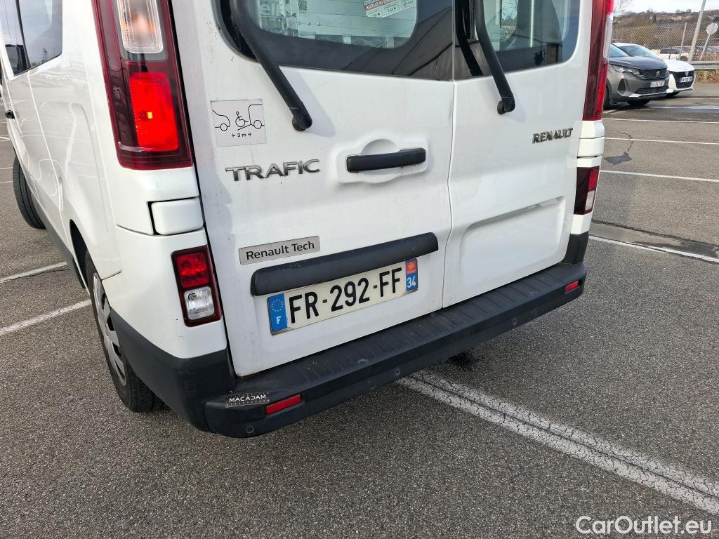  Renault  Trafic RENAULT  / 2019 / 4P / Combi Zen L1 dCi 120 S&S - 8 pl #3