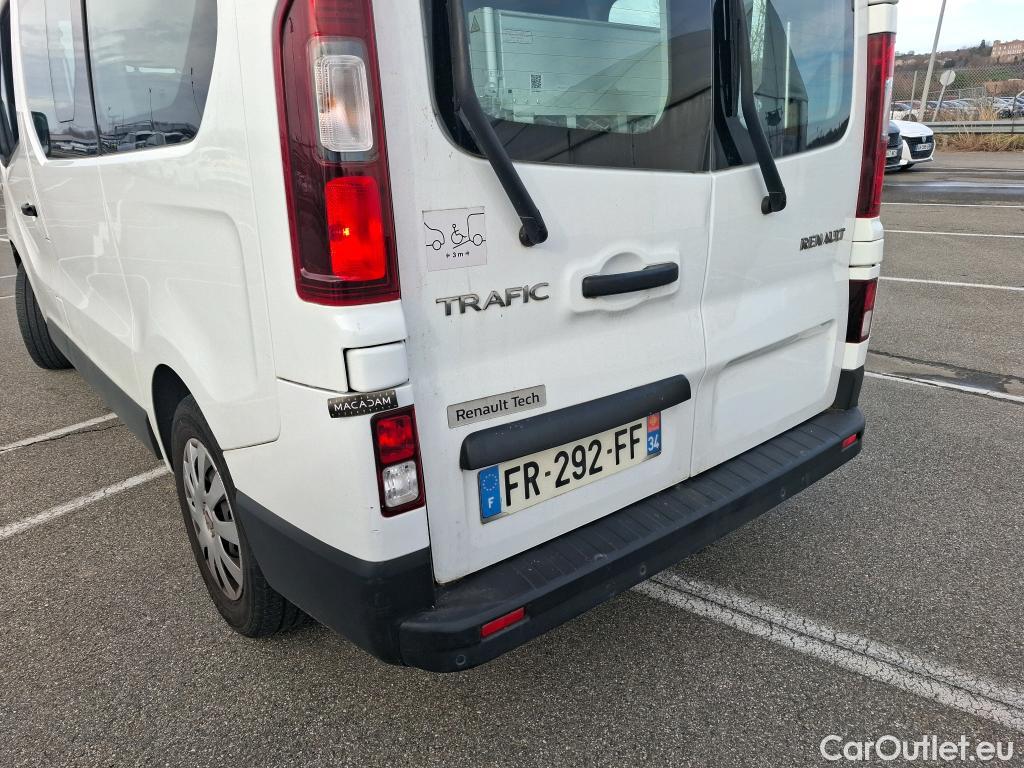  Renault  Trafic RENAULT  / 2019 / 4P / Combi Zen L1 dCi 120 S&S - 8 pl #23