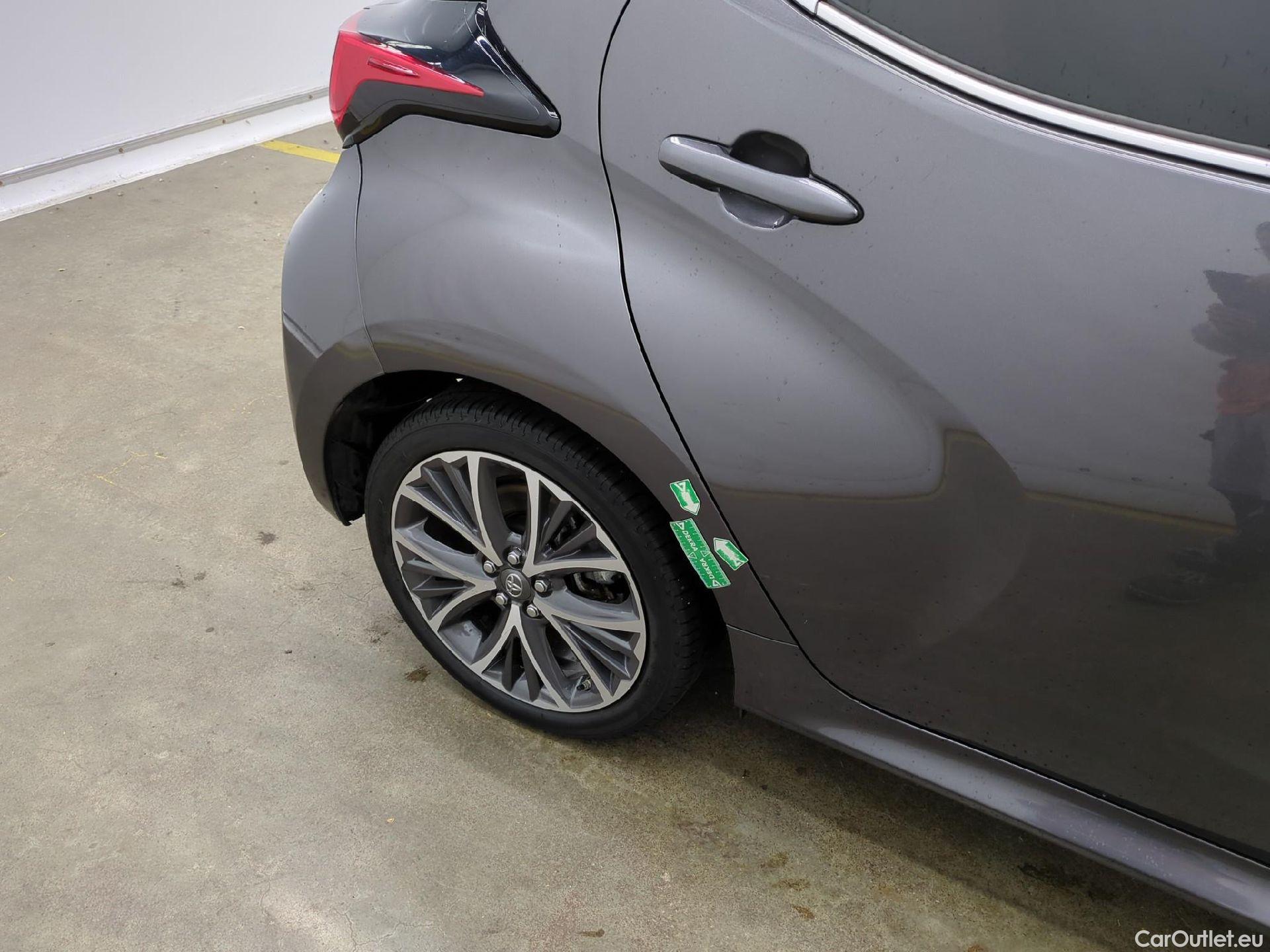  Toyota  Yaris TOYOTA  Hybride / 2019 / 5P / Berline Hybride 116h Iconic #46