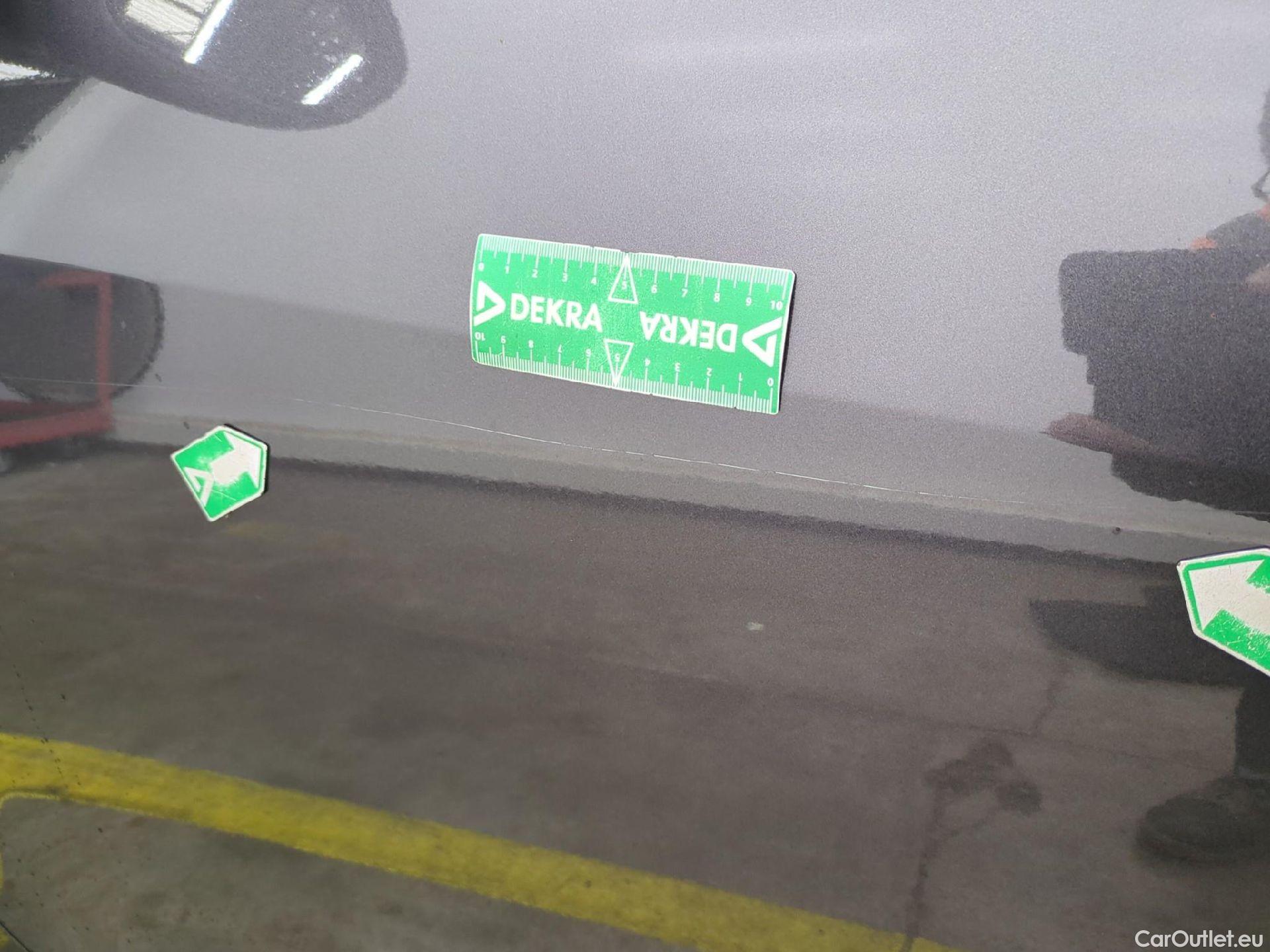  Toyota  Yaris TOYOTA  Hybride / 2019 / 5P / Berline Hybride 116h Iconic #25