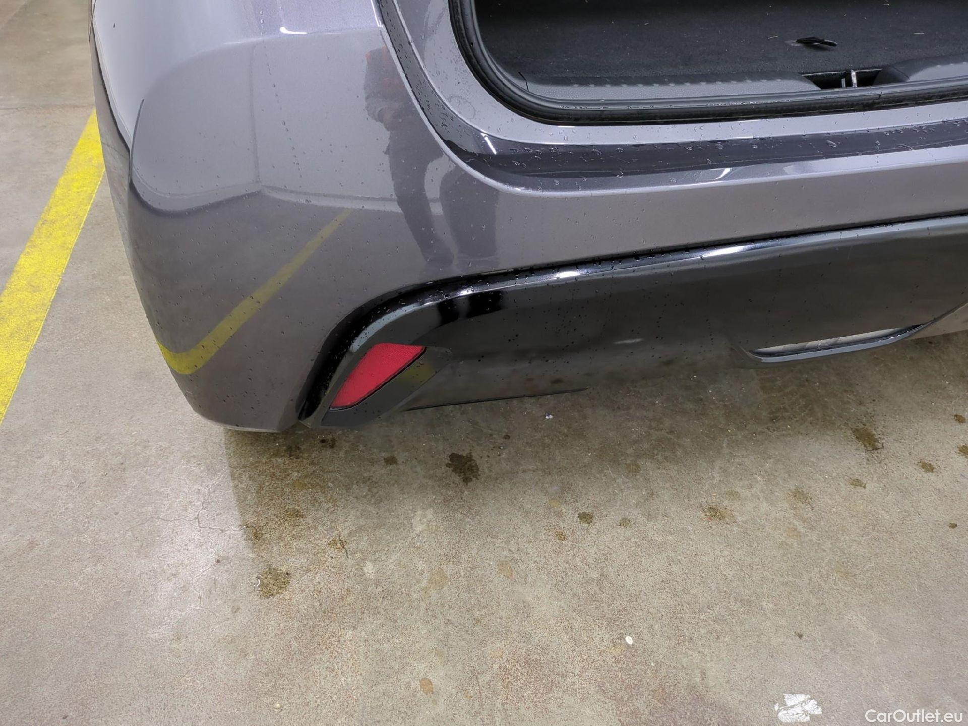  Toyota  Yaris TOYOTA  Hybride / 2019 / 5P / Berline Hybride 116h Iconic #39