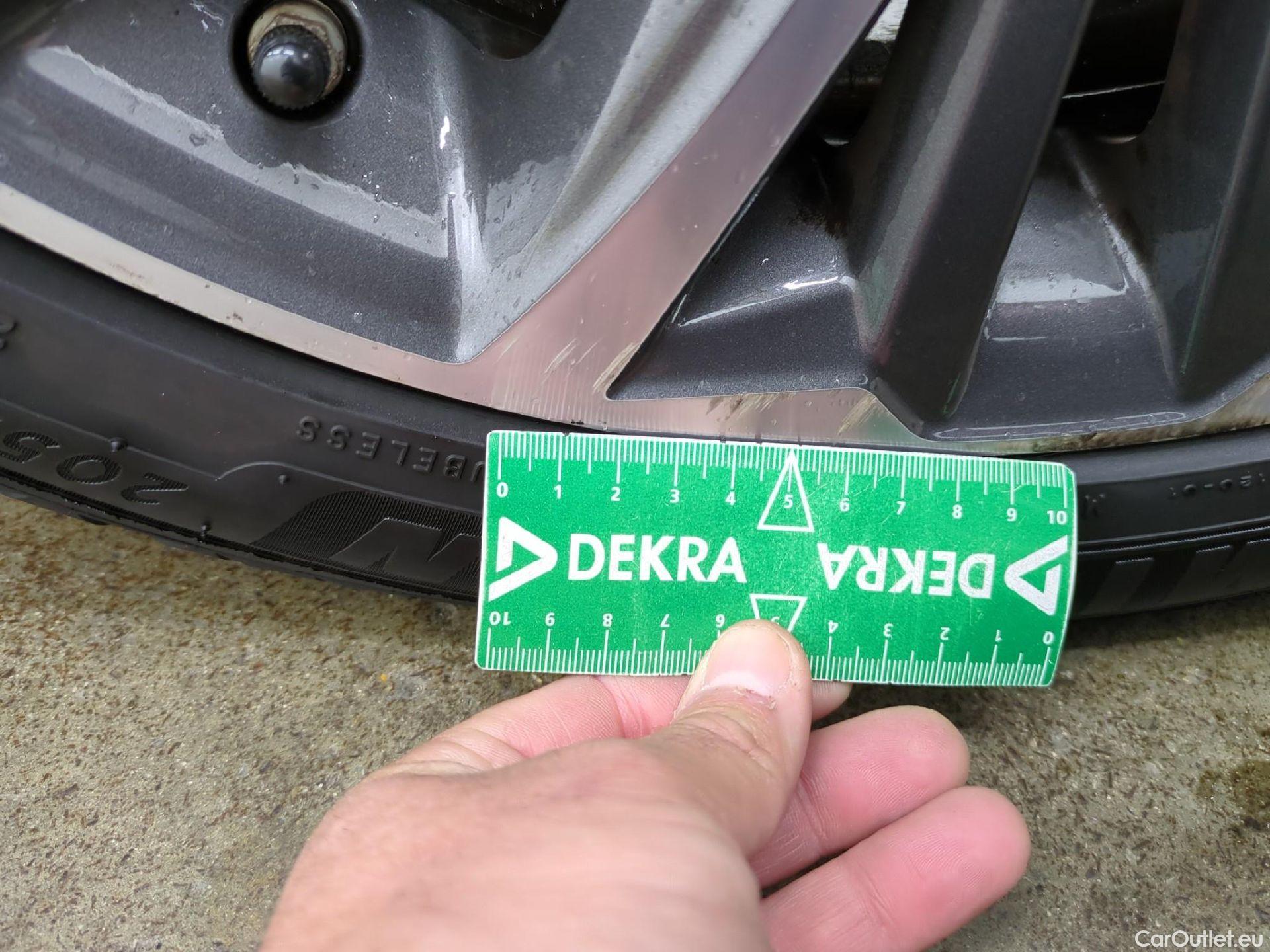  Toyota  Yaris TOYOTA  Hybride / 2019 / 5P / Berline Hybride 116h Iconic #14