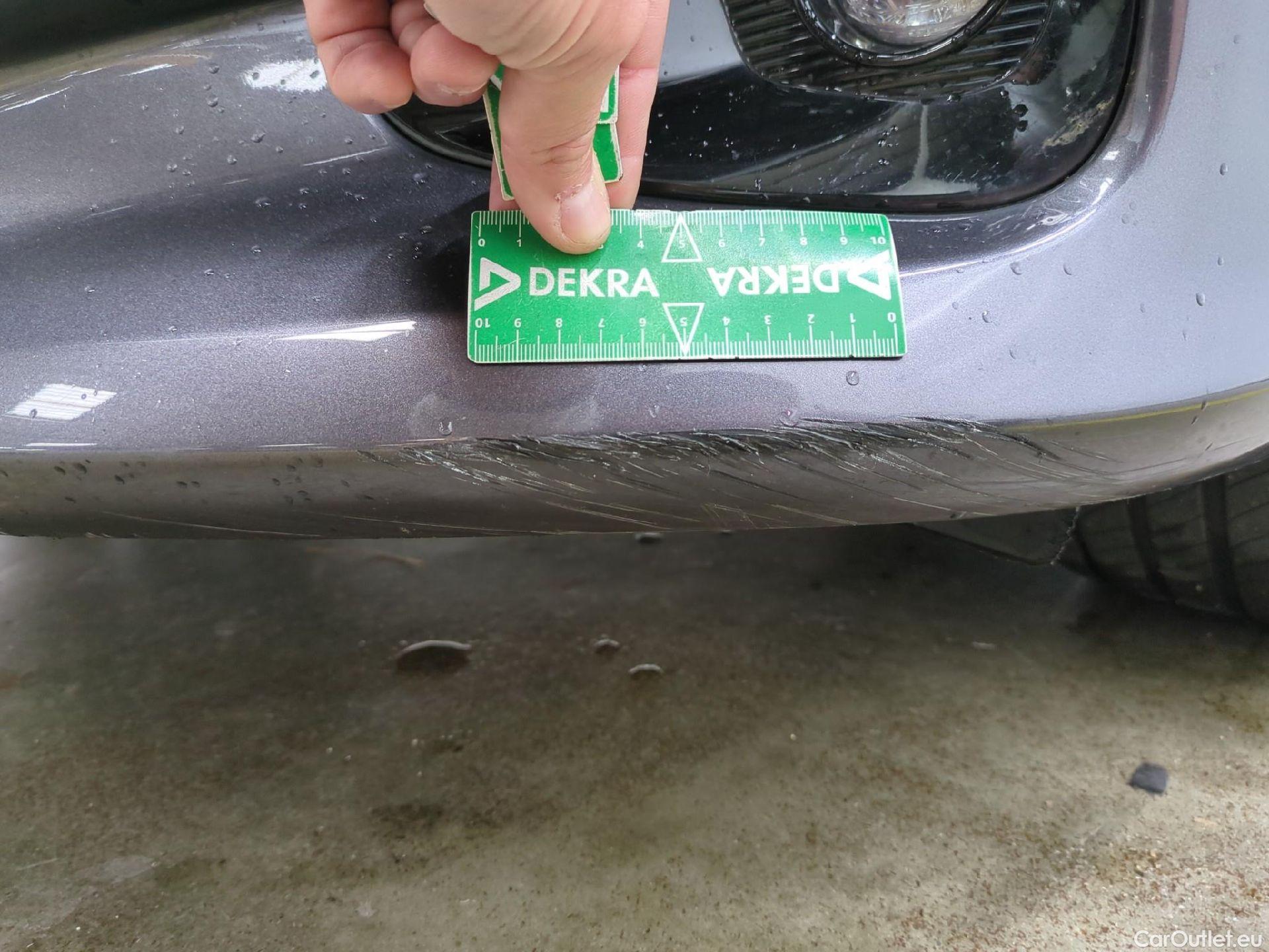  Toyota  Yaris TOYOTA  Hybride / 2019 / 5P / Berline Hybride 116h Iconic #19