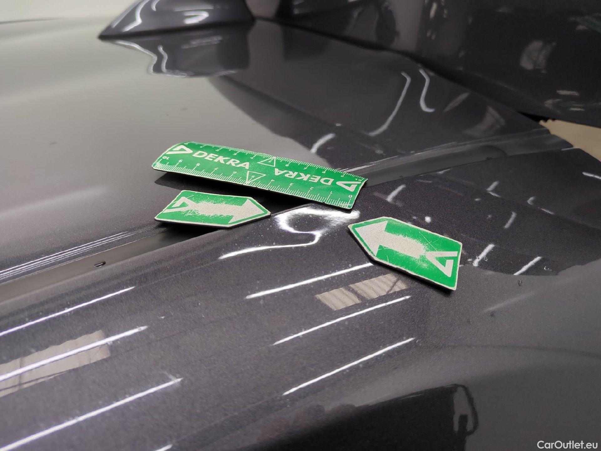  Toyota  Yaris TOYOTA  Hybride / 2019 / 5P / Berline Hybride 116h Iconic #36