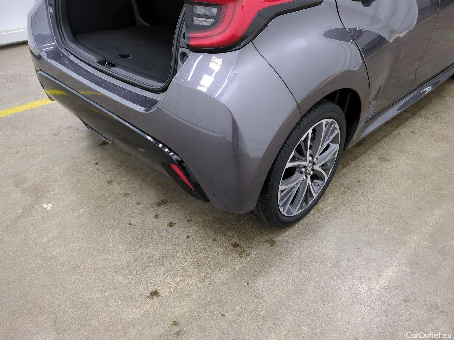  Toyota  Yaris TOYOTA  Hybride / 2019 / 5P / Berline Hybride 116h Iconic #37