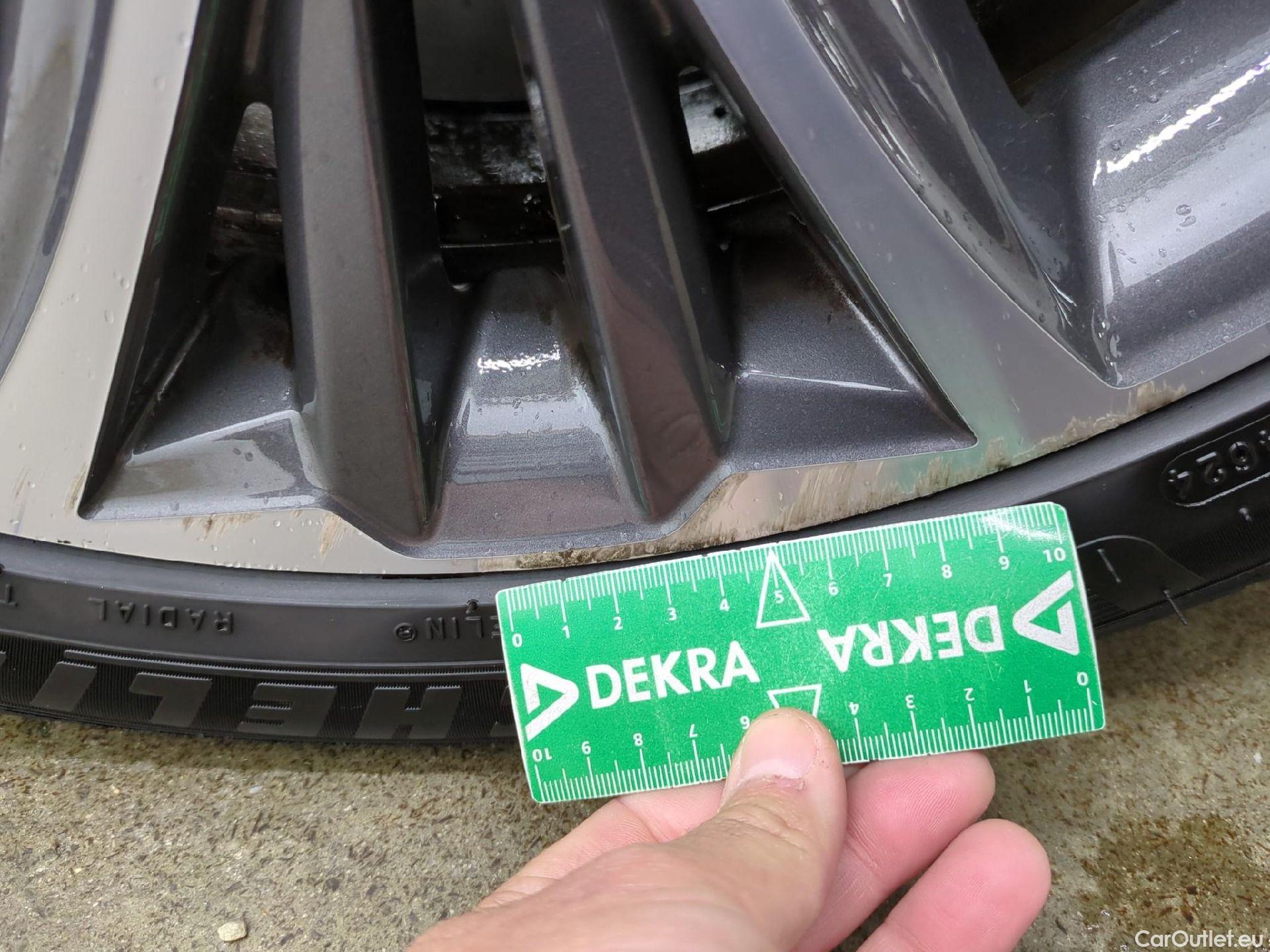  Toyota  Yaris TOYOTA  Hybride / 2019 / 5P / Berline Hybride 116h Iconic #10