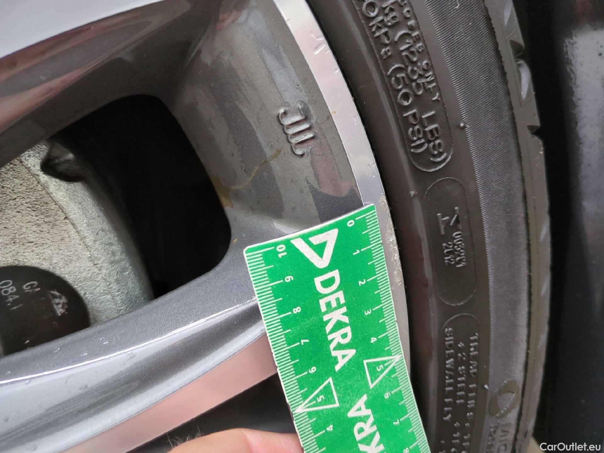  Toyota  Yaris TOYOTA  Hybride / 2019 / 5P / Berline Hybride 116h Iconic #12