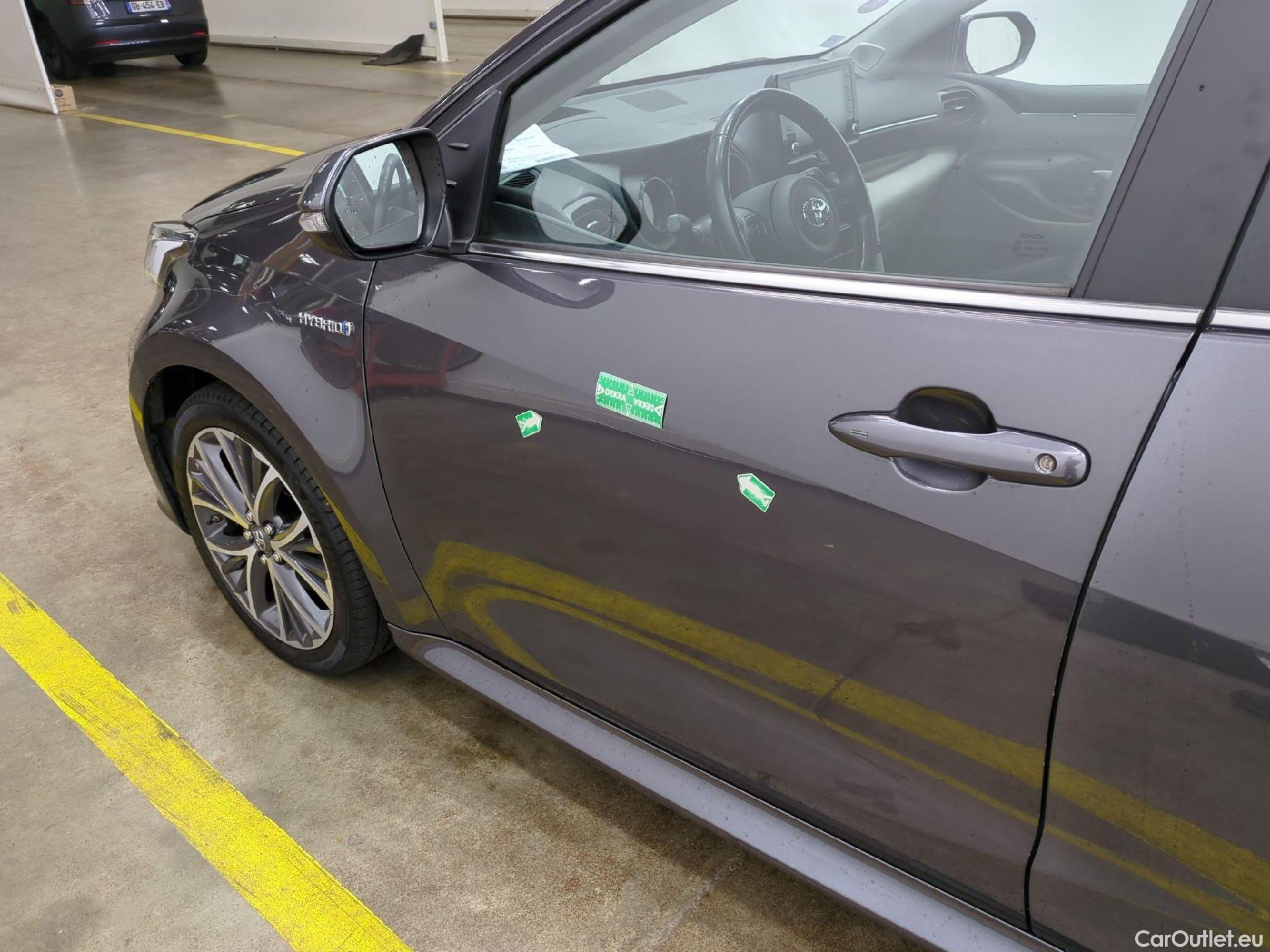  Toyota  Yaris TOYOTA  Hybride / 2019 / 5P / Berline Hybride 116h Iconic #24