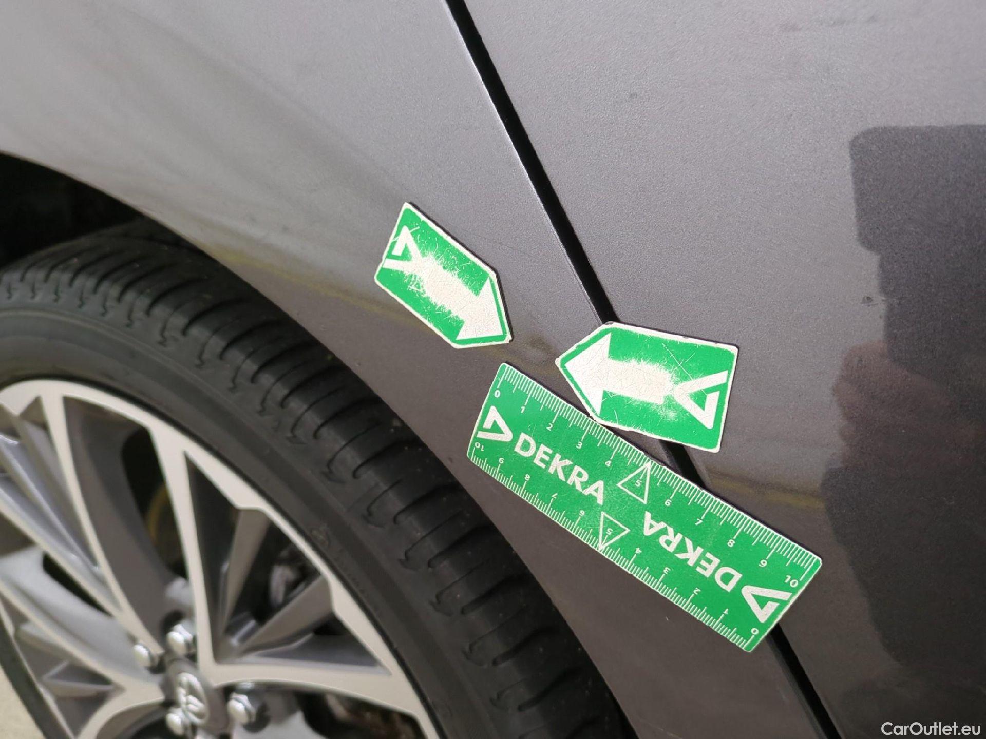  Toyota  Yaris TOYOTA  Hybride / 2019 / 5P / Berline Hybride 116h Iconic #44