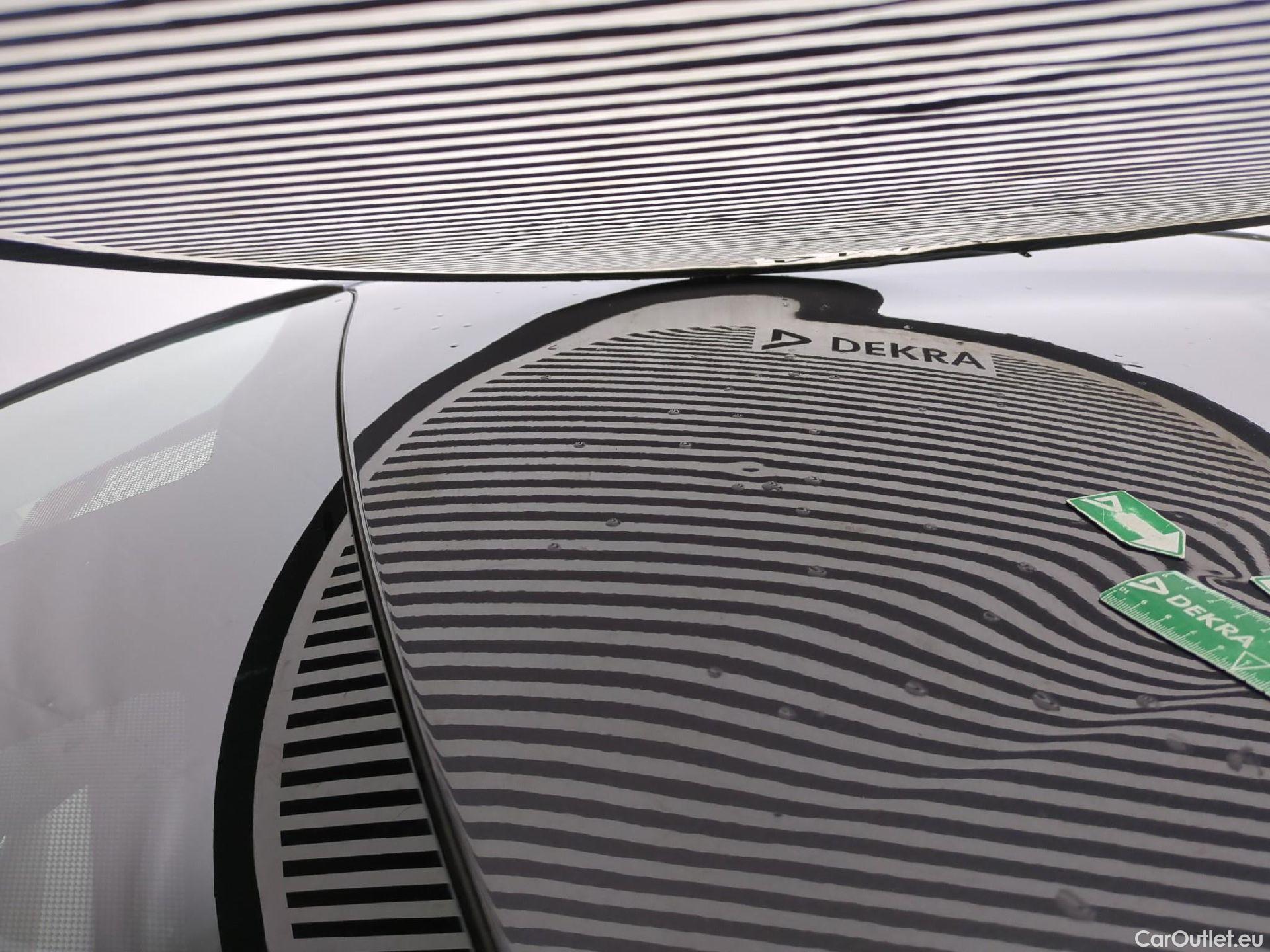  Toyota  Yaris TOYOTA  Hybride / 2019 / 5P / Berline Hybride 116h Iconic #32