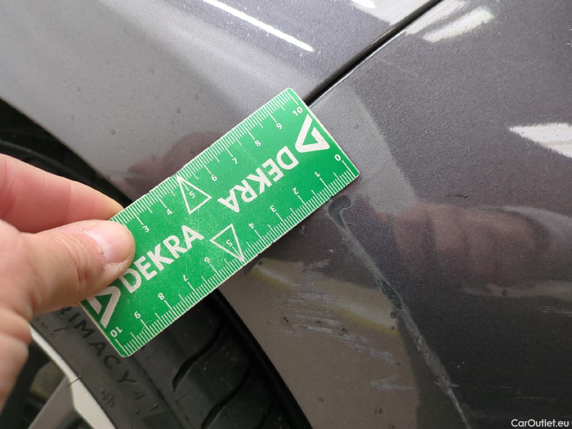  Toyota  Yaris TOYOTA  Hybride / 2019 / 5P / Berline Hybride 116h Iconic #16