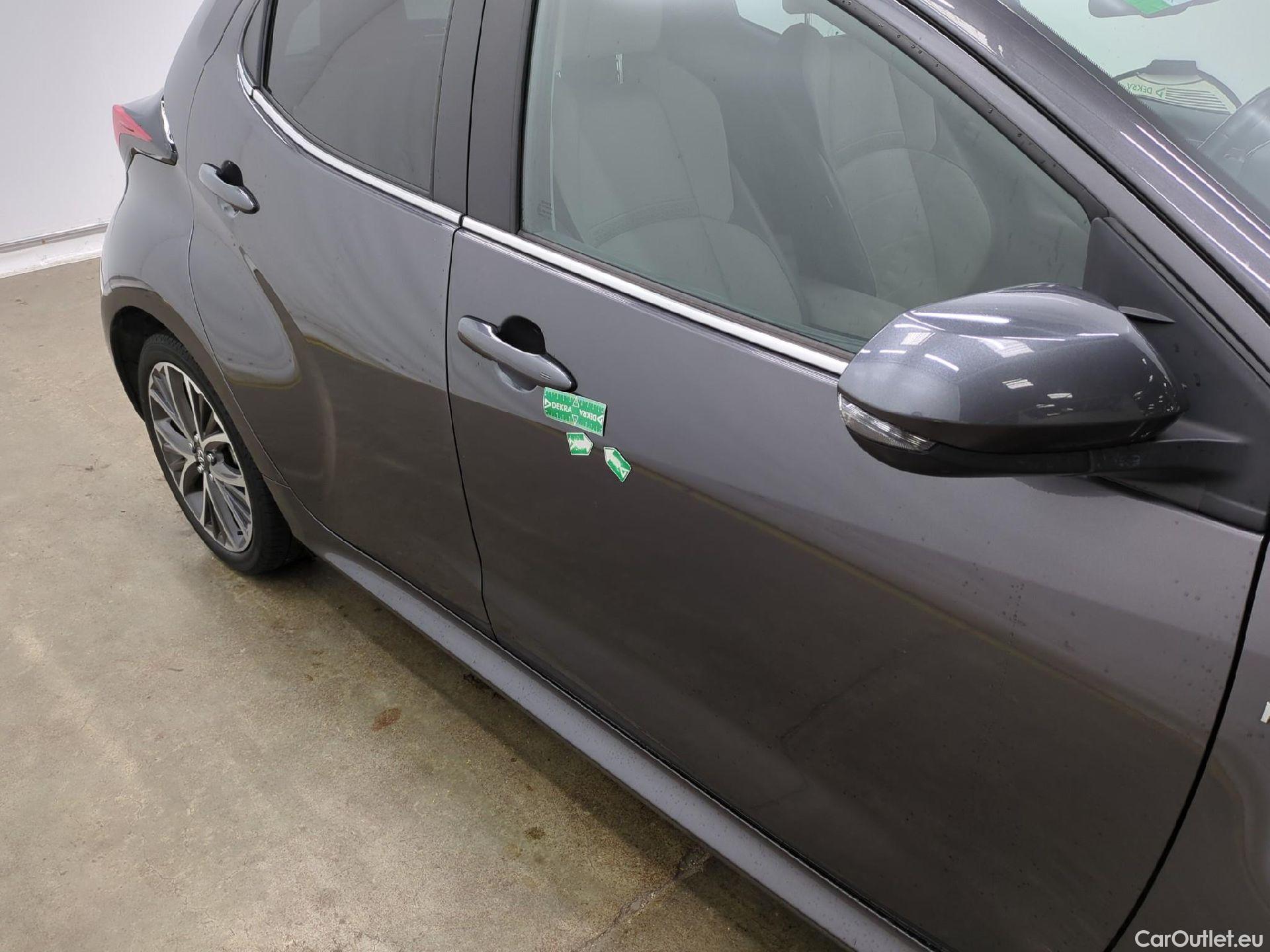  Toyota  Yaris TOYOTA  Hybride / 2019 / 5P / Berline Hybride 116h Iconic #49