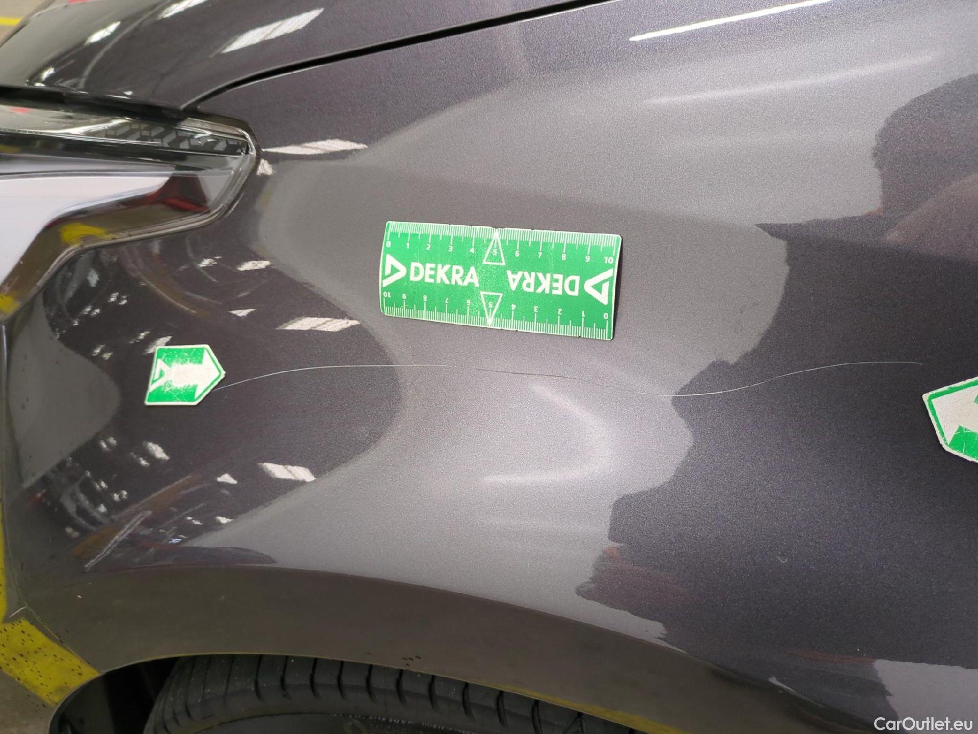  Toyota  Yaris TOYOTA  Hybride / 2019 / 5P / Berline Hybride 116h Iconic #23