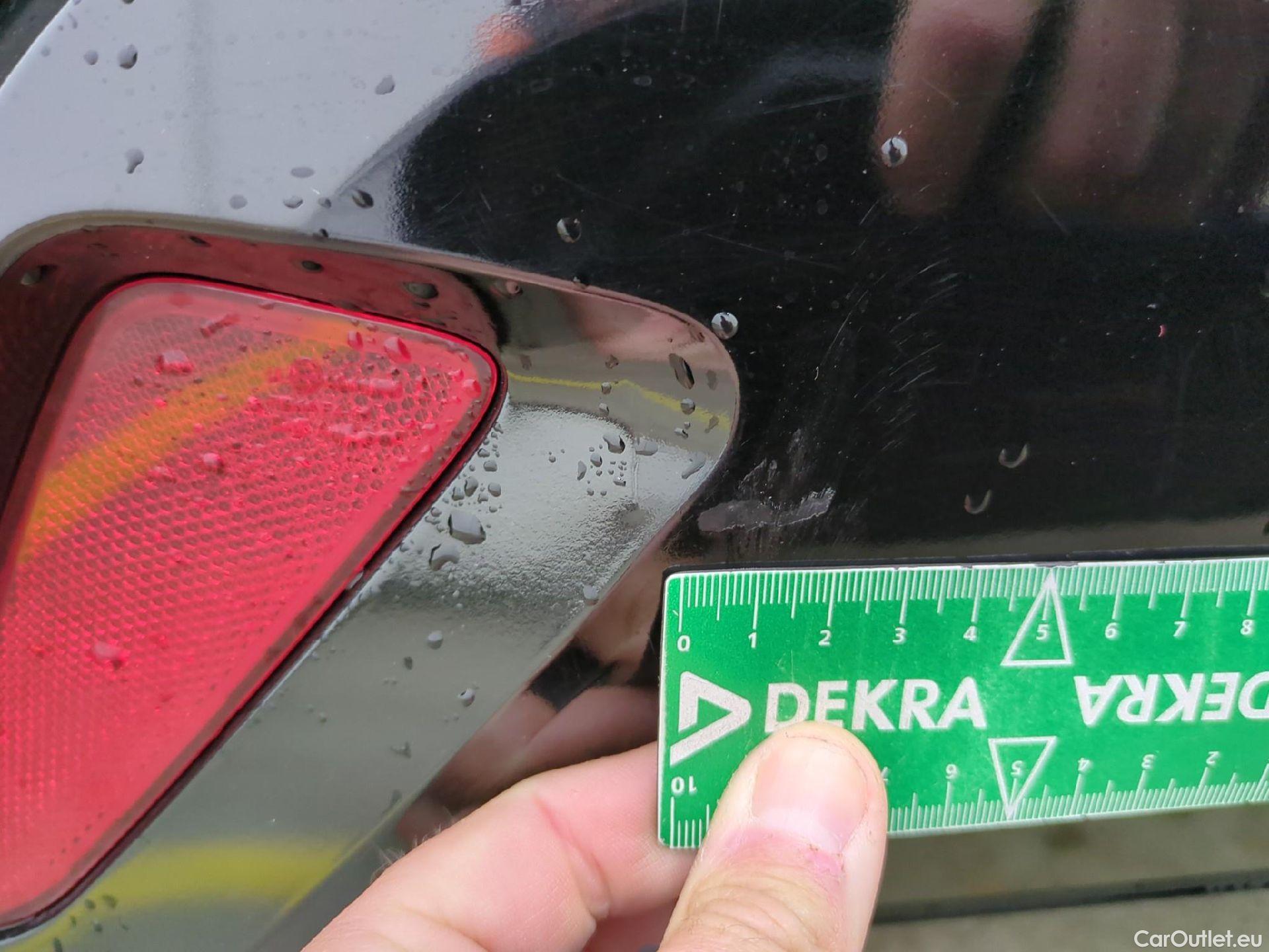  Toyota  Yaris TOYOTA  Hybride / 2019 / 5P / Berline Hybride 116h Iconic #40