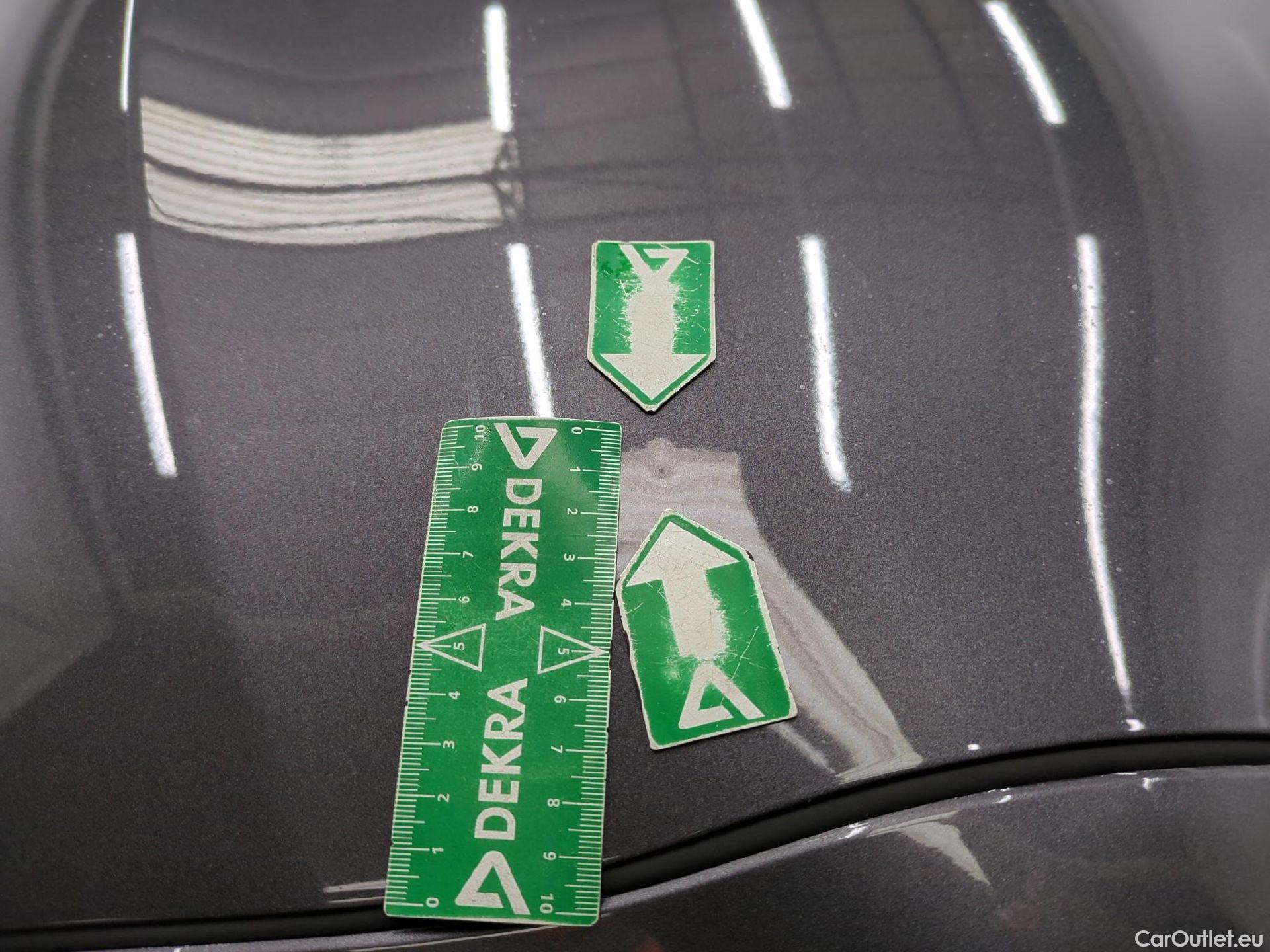  Toyota  Yaris TOYOTA  Hybride / 2019 / 5P / Berline Hybride 116h Iconic #53