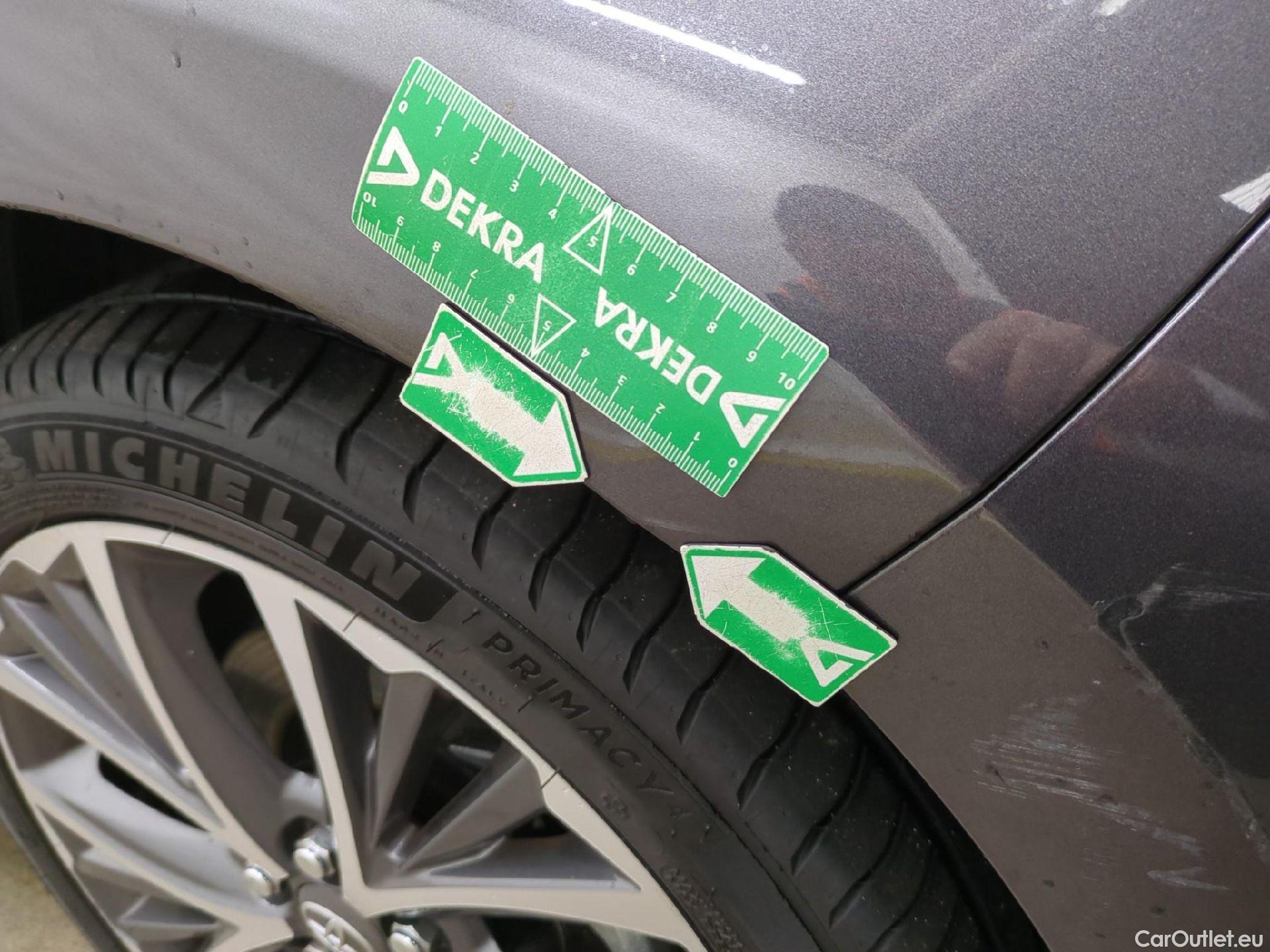  Toyota  Yaris TOYOTA  Hybride / 2019 / 5P / Berline Hybride 116h Iconic #21