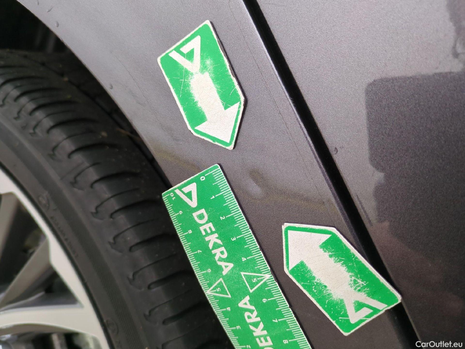  Toyota  Yaris TOYOTA  Hybride / 2019 / 5P / Berline Hybride 116h Iconic #45