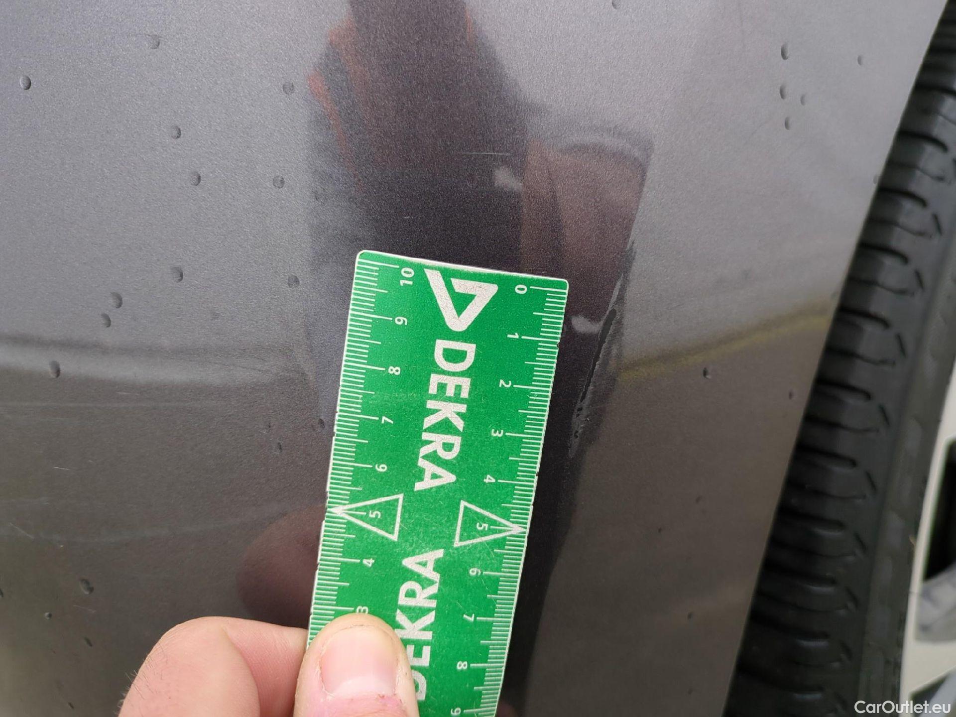  Toyota  Yaris TOYOTA  Hybride / 2019 / 5P / Berline Hybride 116h Iconic #38