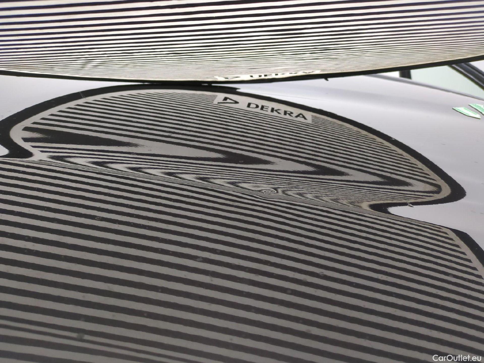  Toyota  Yaris TOYOTA  Hybride / 2019 / 5P / Berline Hybride 116h Iconic #29