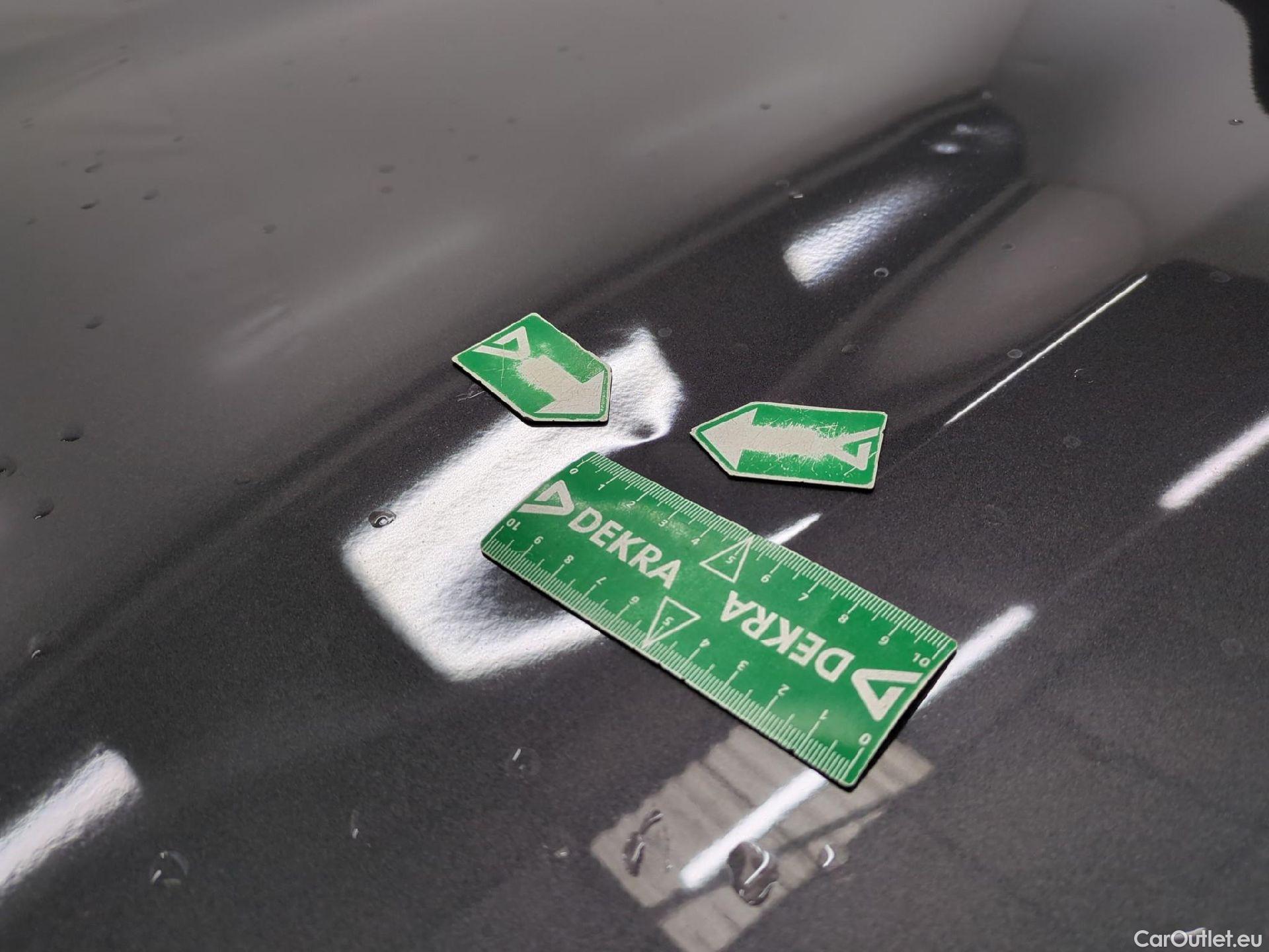  Toyota  Yaris TOYOTA  Hybride / 2019 / 5P / Berline Hybride 116h Iconic #34