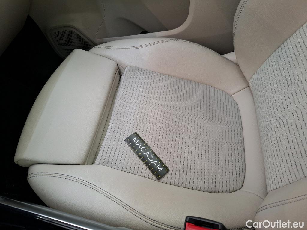  Mercedes  GLB MERCEDES-BENZ  / 2019 / 5P / SUV  200 d Business Line #36