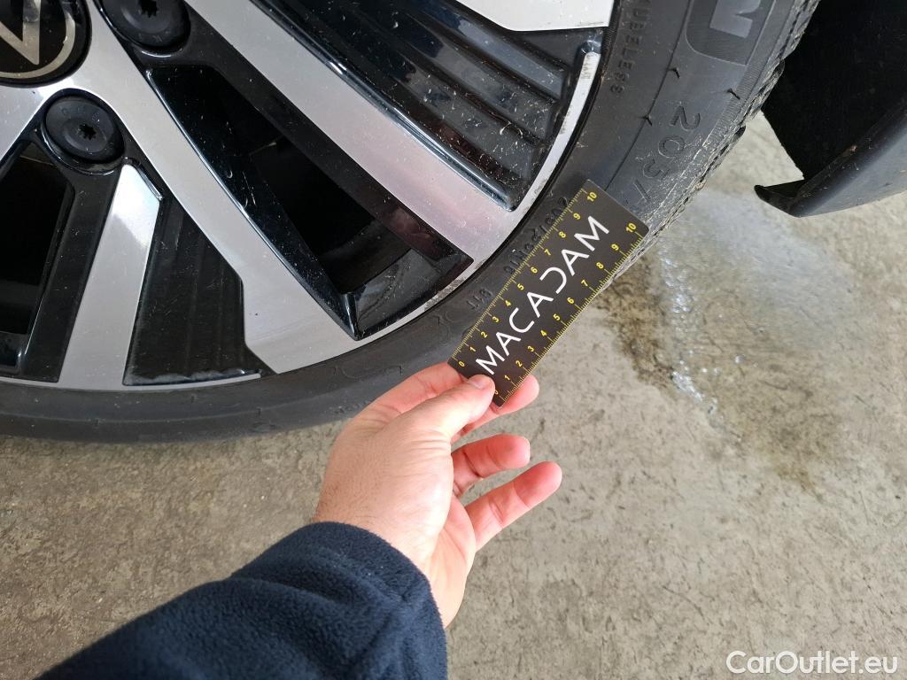  Volkswagen  Golf  VOLKSWAGEN / 2020 / 5P / Berline 1.4 eHybrid OPF 204 DSG6 Style #26