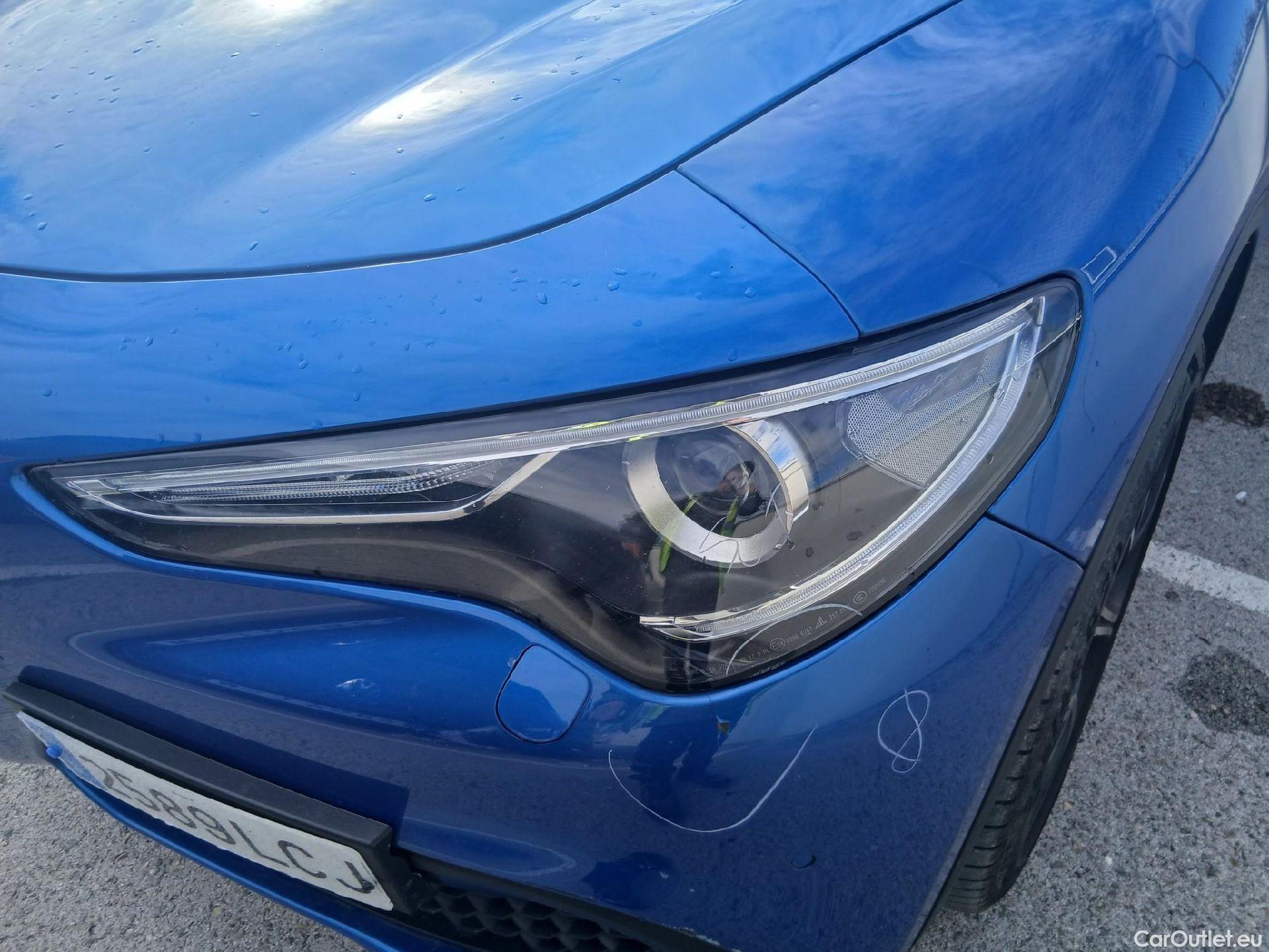  Alfa Romeo   STELVIO Alfa Romeo / 2017 / 5P / todoterreno 2.0 Gasolina 206kW (280CV) Executive AWD #8