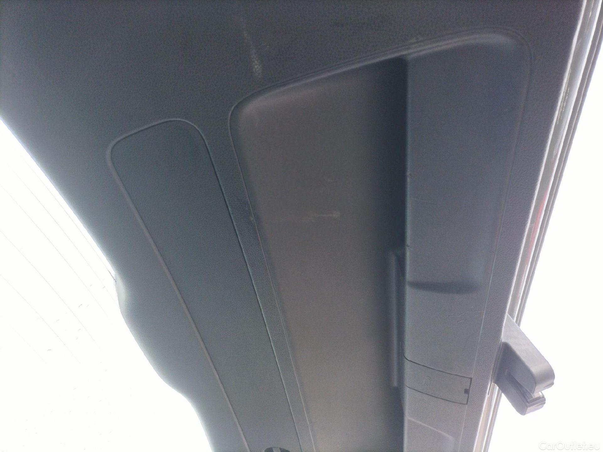  Audi  Q2 AUDI  / 2016 / 5P / todoterreno Design 30 TFSI 85kW (116CV) #43