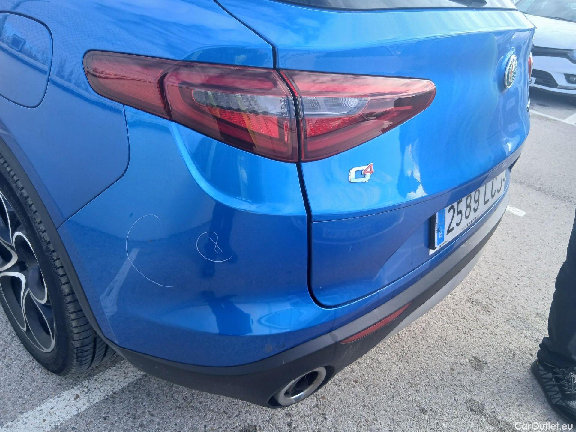  Alfa Romeo   STELVIO Alfa Romeo / 2017 / 5P / todoterreno 2.0 Gasolina 206kW (280CV) Executive AWD #15