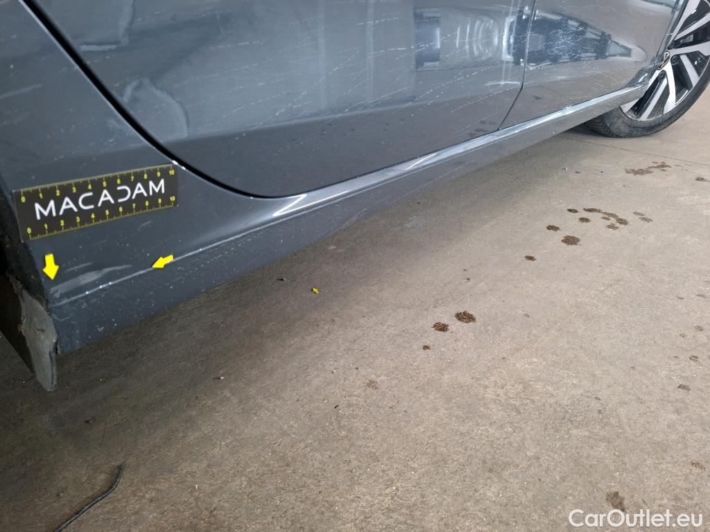  Volkswagen  Golf  VOLKSWAGEN / 2020 / 5P / Berline 1.4 eHybrid OPF 204 DSG6 Style #16