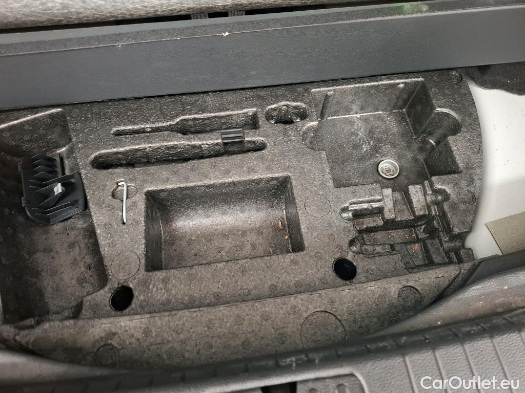  Volkswagen  Touran VOLKSWAGEN  5p Monovolume 2.0 TDI 150 DSG6 Carat BMT 7 places #19