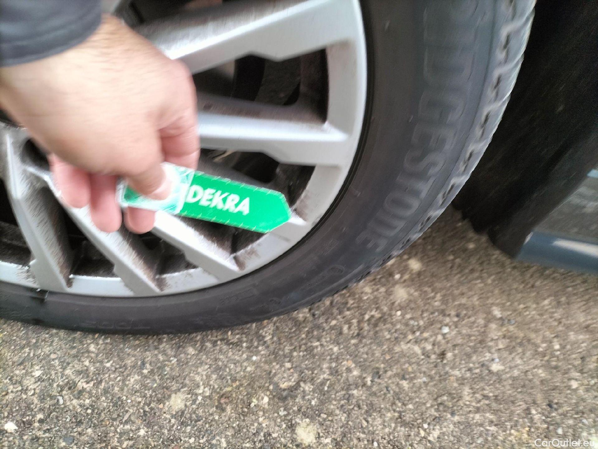  Audi  Q2 AUDI  / 2016 / 5P / todoterreno Design 30 TFSI 85kW (116CV) #17