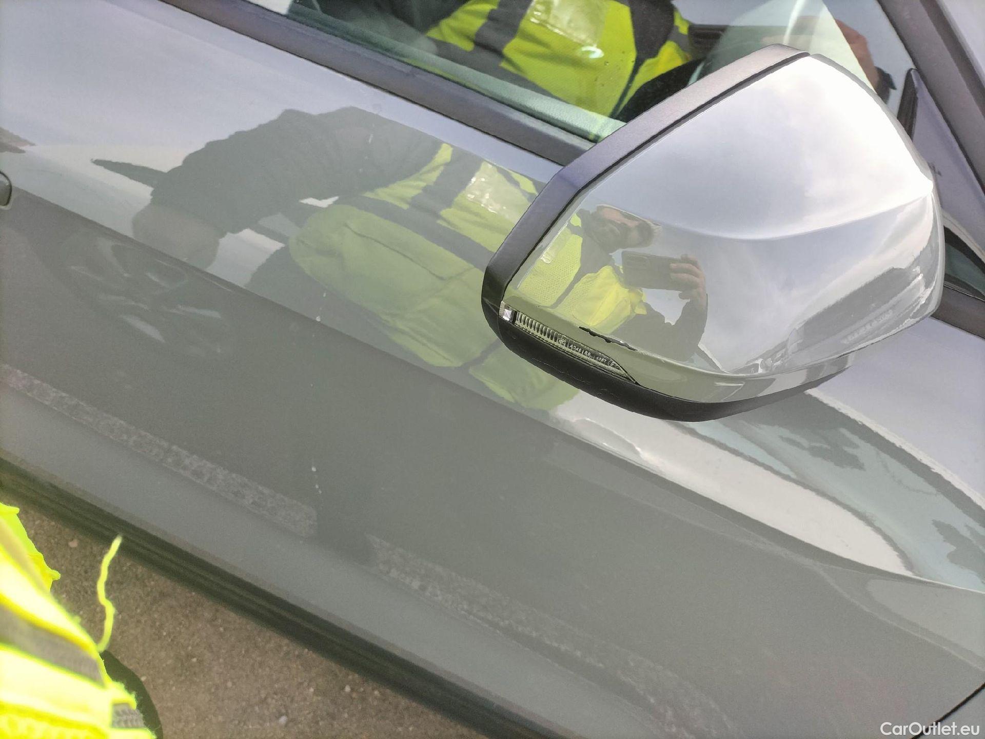  Audi  Q2 AUDI  / 2016 / 5P / todoterreno Design 30 TFSI 85kW (116CV) #59