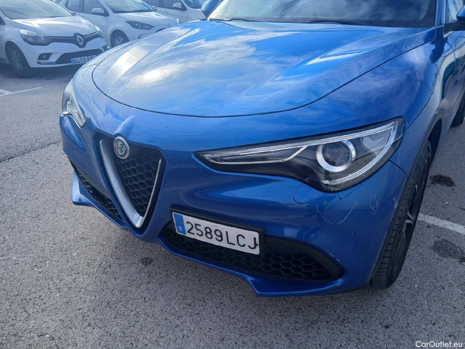  Alfa Romeo   STELVIO Alfa Romeo / 2017 / 5P / todoterreno 2.0 Gasolina 206kW (280CV) Executive AWD #5