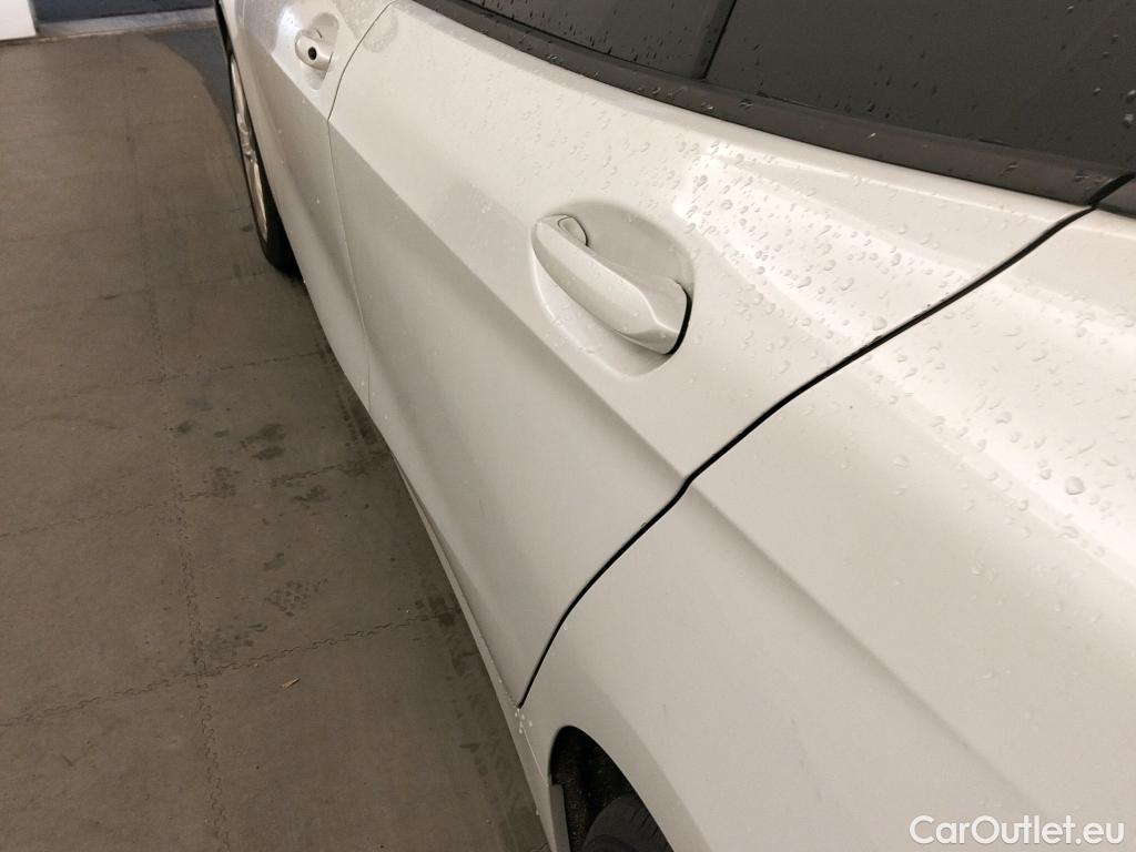  Bmw  Serie 1 BMW  / 2019 / 5P / berlina con portón 118i #17