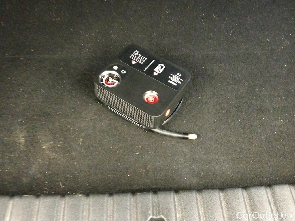  Bmw  Serie 1 BMW  / 2019 / 5P / berlina con portón 118i #4