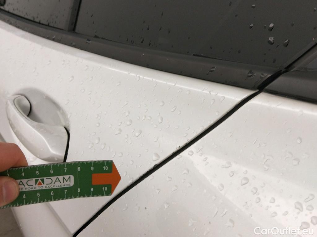  Bmw  Serie 1 BMW  / 2019 / 5P / berlina con portón 118i #18