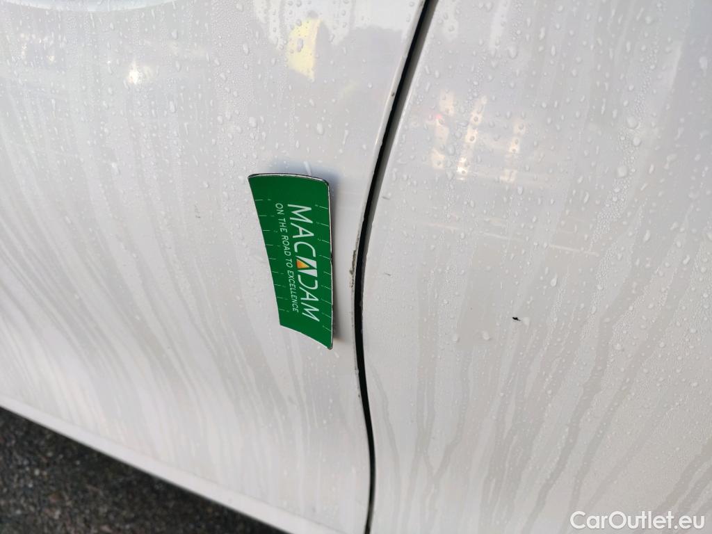  Bmw  Serie 3 BMW  / 2018 / 4P / sedán 320d Auto. #6