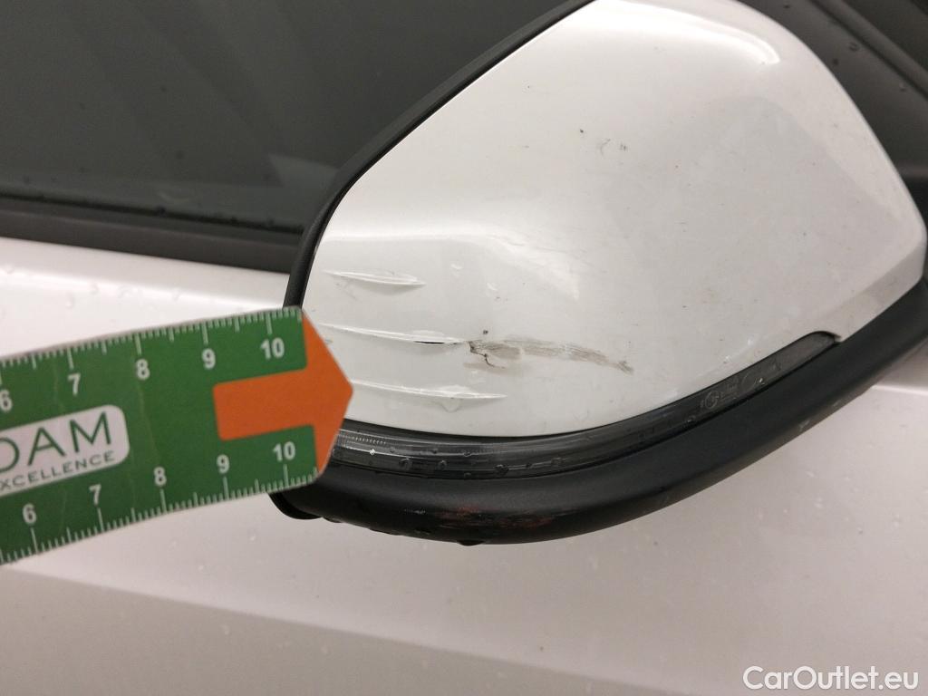  Bmw  Serie 1 BMW  / 2019 / 5P / berlina con portón 118i #22