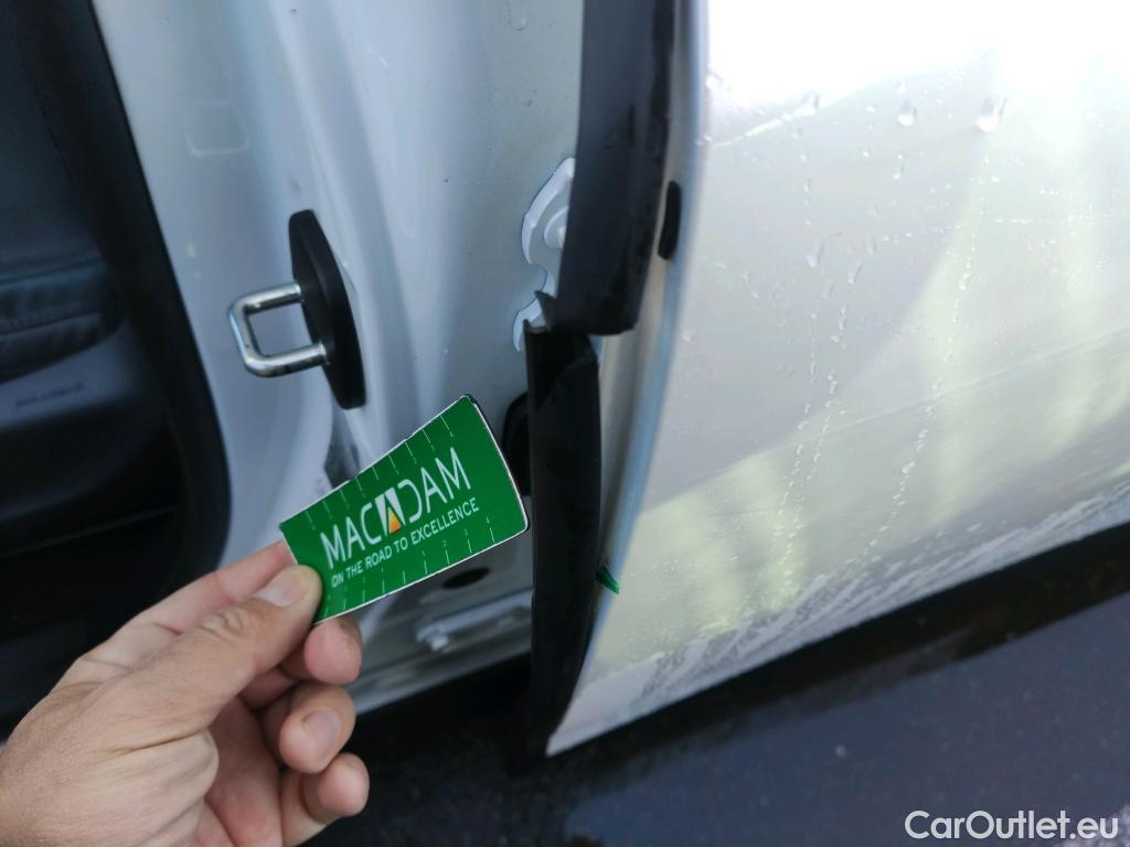  Land Rover  Discovery LEXUS RZ / 2022 / 5P / todoterreno 450e Executive #2