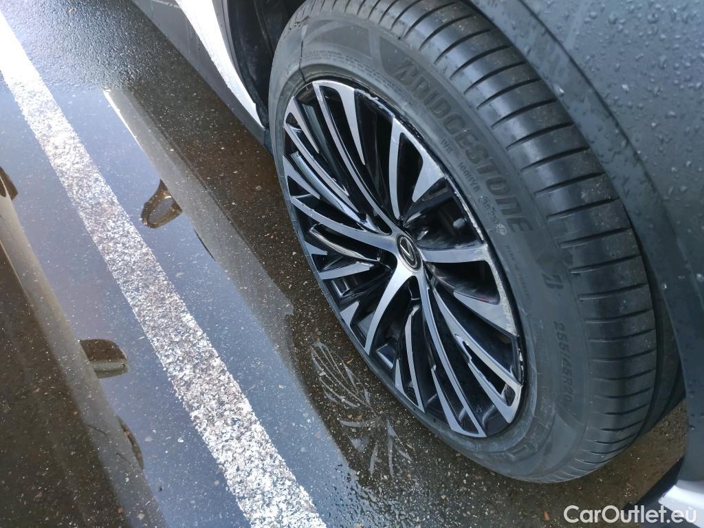  Land Rover  Discovery LEXUS RZ / 2022 / 5P / todoterreno 450e Executive #3