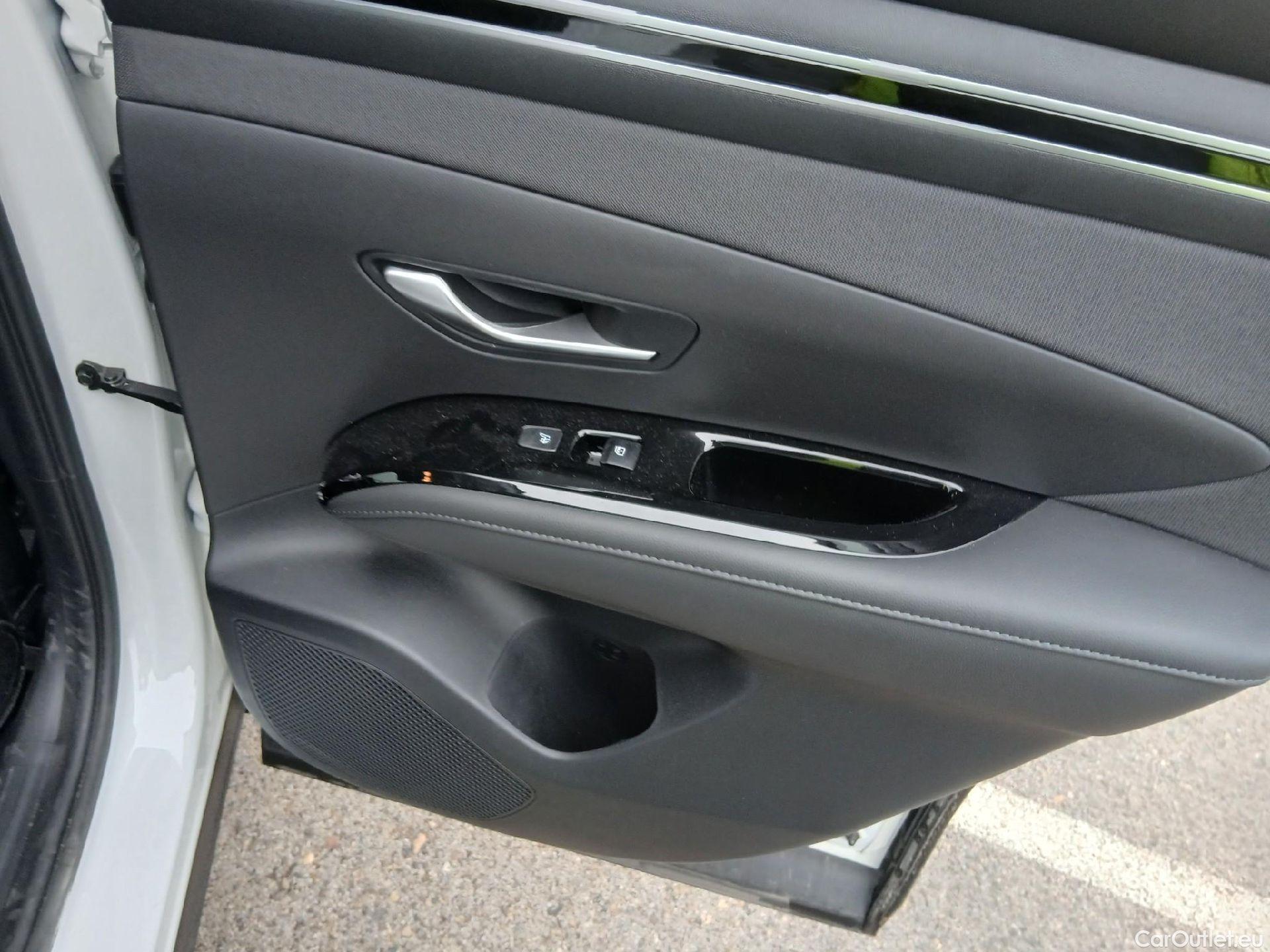  Hyundai  Tucson HYUNDAI  / 2020 / 5P / todoterreno 1.6 TGDI 169kW HEV Tecno Auto 2C #15