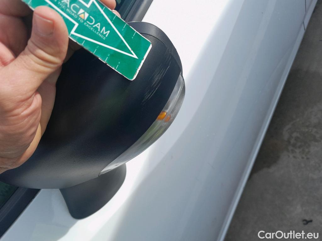  Nissan  Micra NISSAN  / 2017 / 5P / berlina con portón IG-T 74 kW (100 CV) E6D Visia+ #50