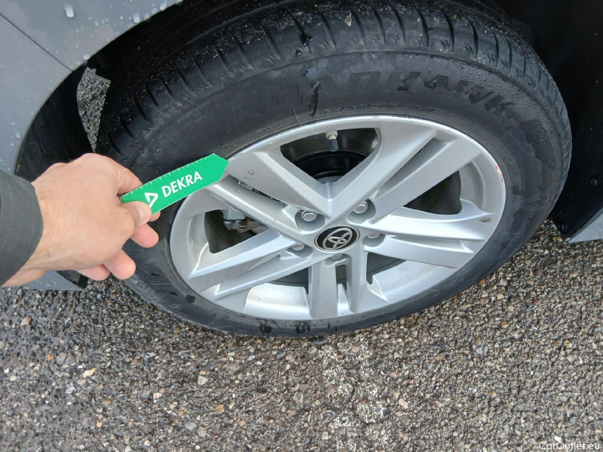  Toyota  Corolla TOYOTA  1.8 125H ACTIVE TECH E-CVT #27