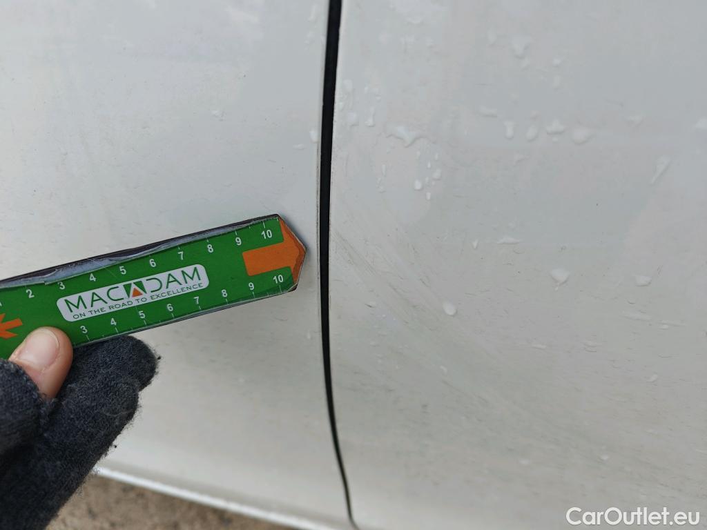  Peugeot  308 PEUGEOT  / 2017 / 5P / berlina con portón 5p Style BlueHDi 130 S&S #2