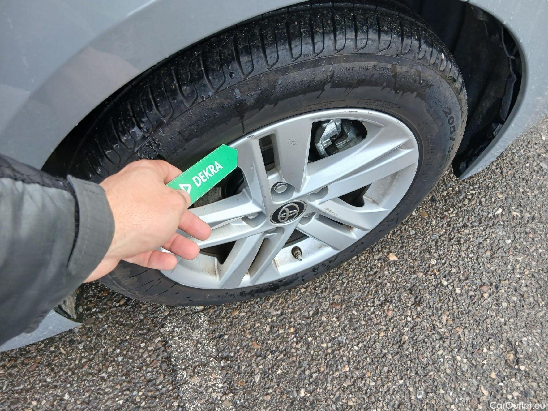  Toyota  Corolla TOYOTA  1.8 125H ACTIVE TECH E-CVT #33