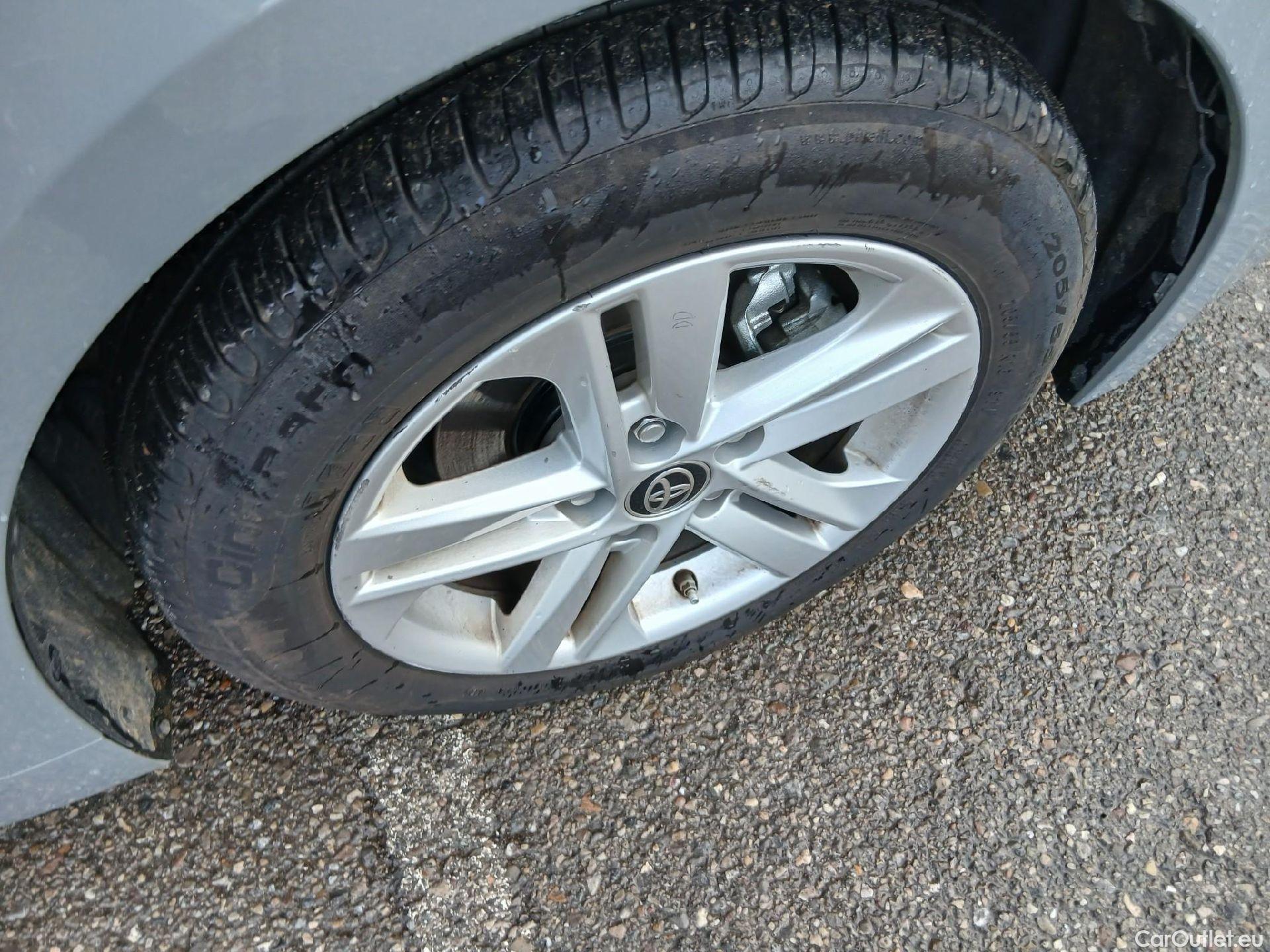  Toyota  Corolla TOYOTA  1.8 125H ACTIVE TECH E-CVT #34