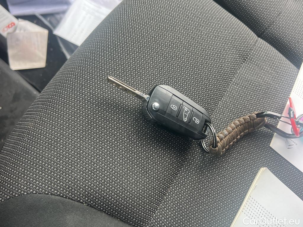  Citroen  Berlingo CITROEN  / 2018 / 4P / furgón derivado de turismo Talla XL BlueHDi 100 CLUB #1