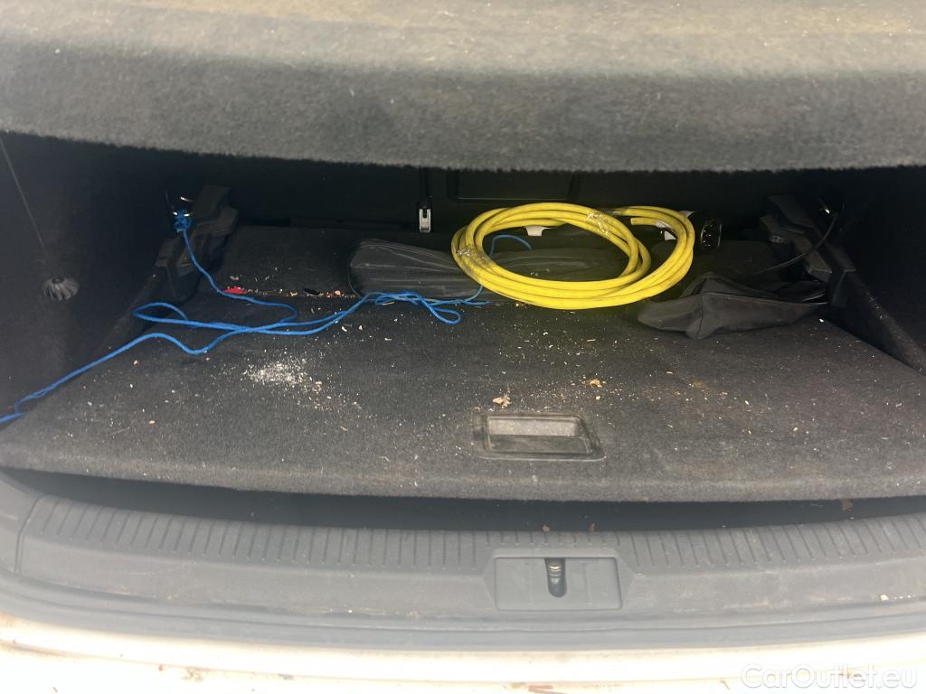  Volkswagen  Golf  VOLKSWAGEN / 2016 / 5P / berlina con portón ePower 110 kW (136CV) (AC) #37